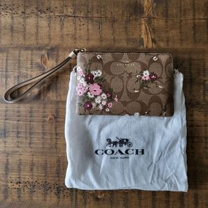 Coach Small Corner Zip Wristlet Signature Canvas Evergreen Floral